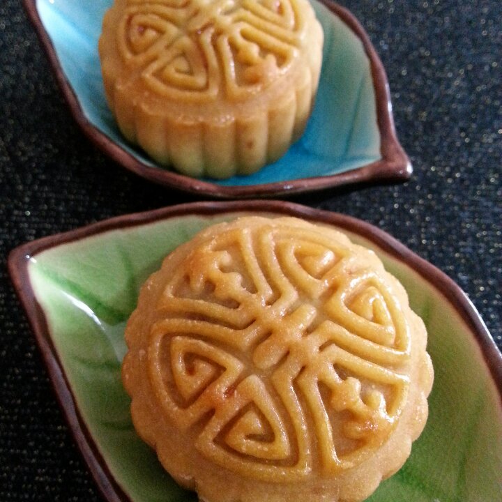 广式月饼—蛋黄芝麻月饼