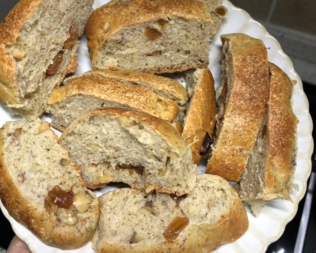 手揉老面核桃葡萄干面包（30%+黑麦全麦）的做法