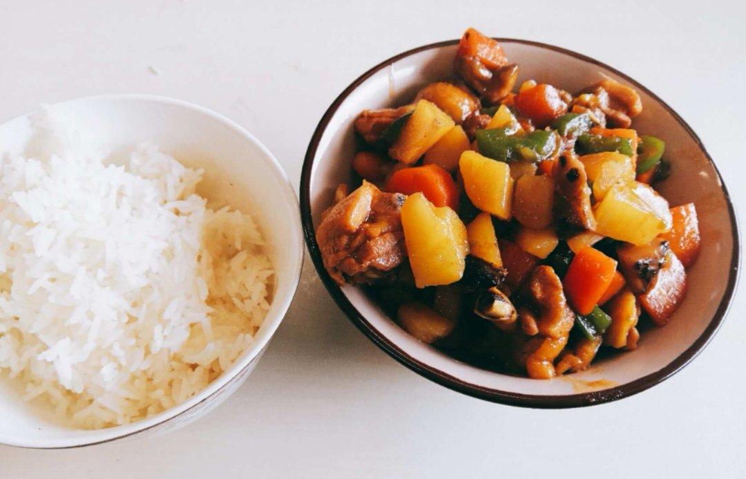 【黄焖鸡米饭】