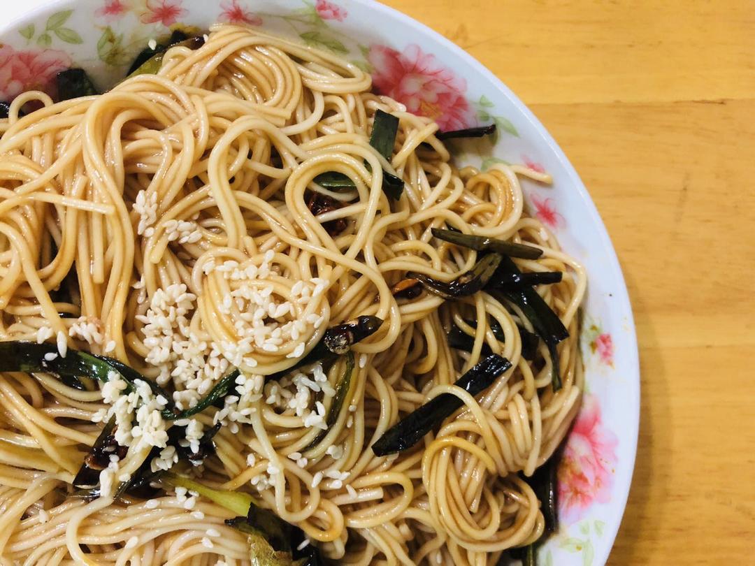 10分钟搞定的一碗葱油拌面