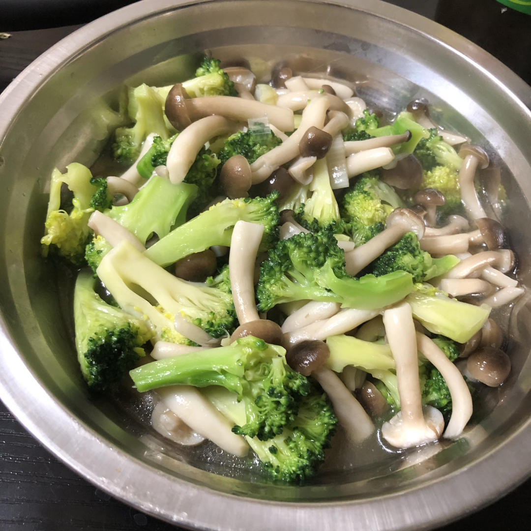 低脂低卡‼️鲜嫩好吃不长胖的西兰花炒菌菇