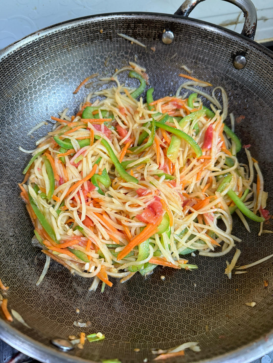 家常素菜西红柿炒土豆丝（番茄炒土豆丝）