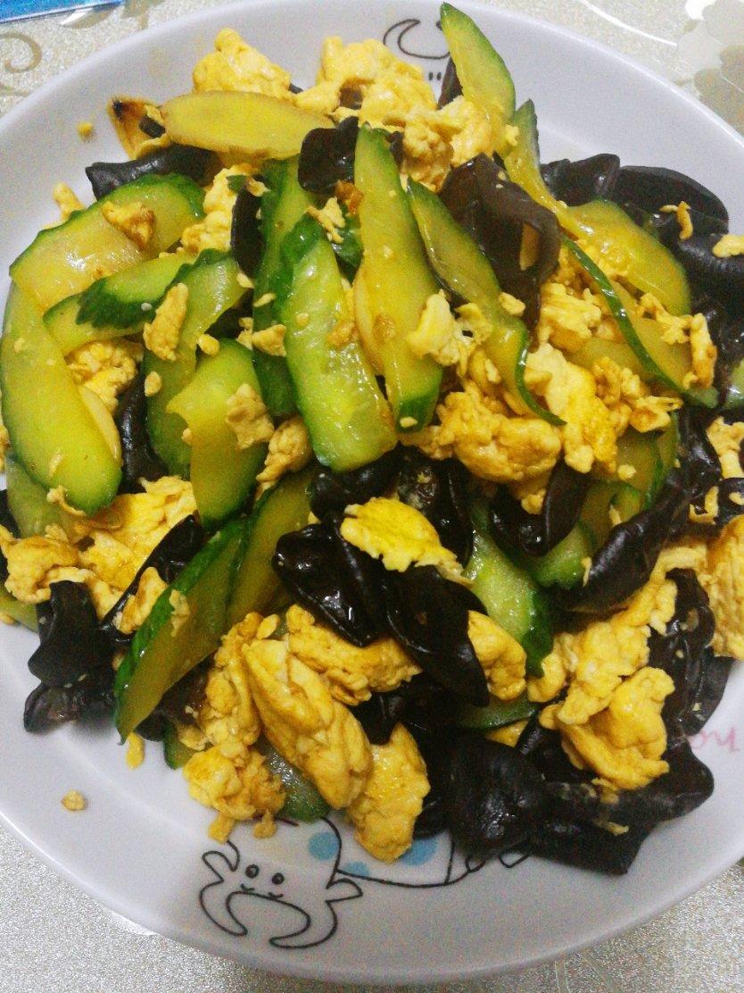 黄瓜木耳炒鸡蛋