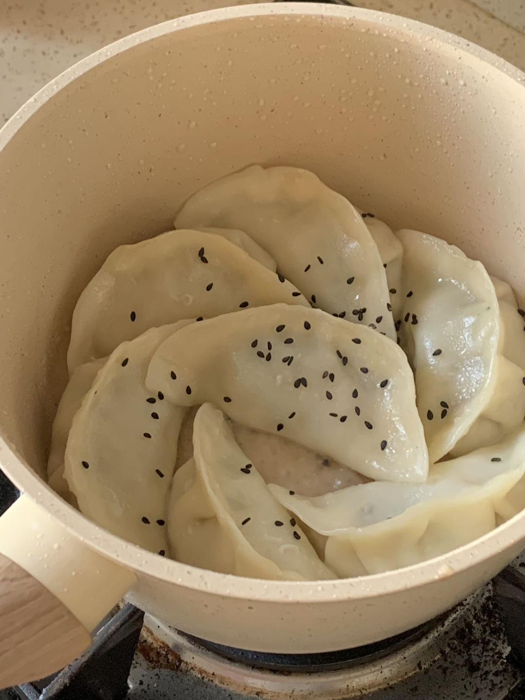 冰箱冷冻水饺做煎饺