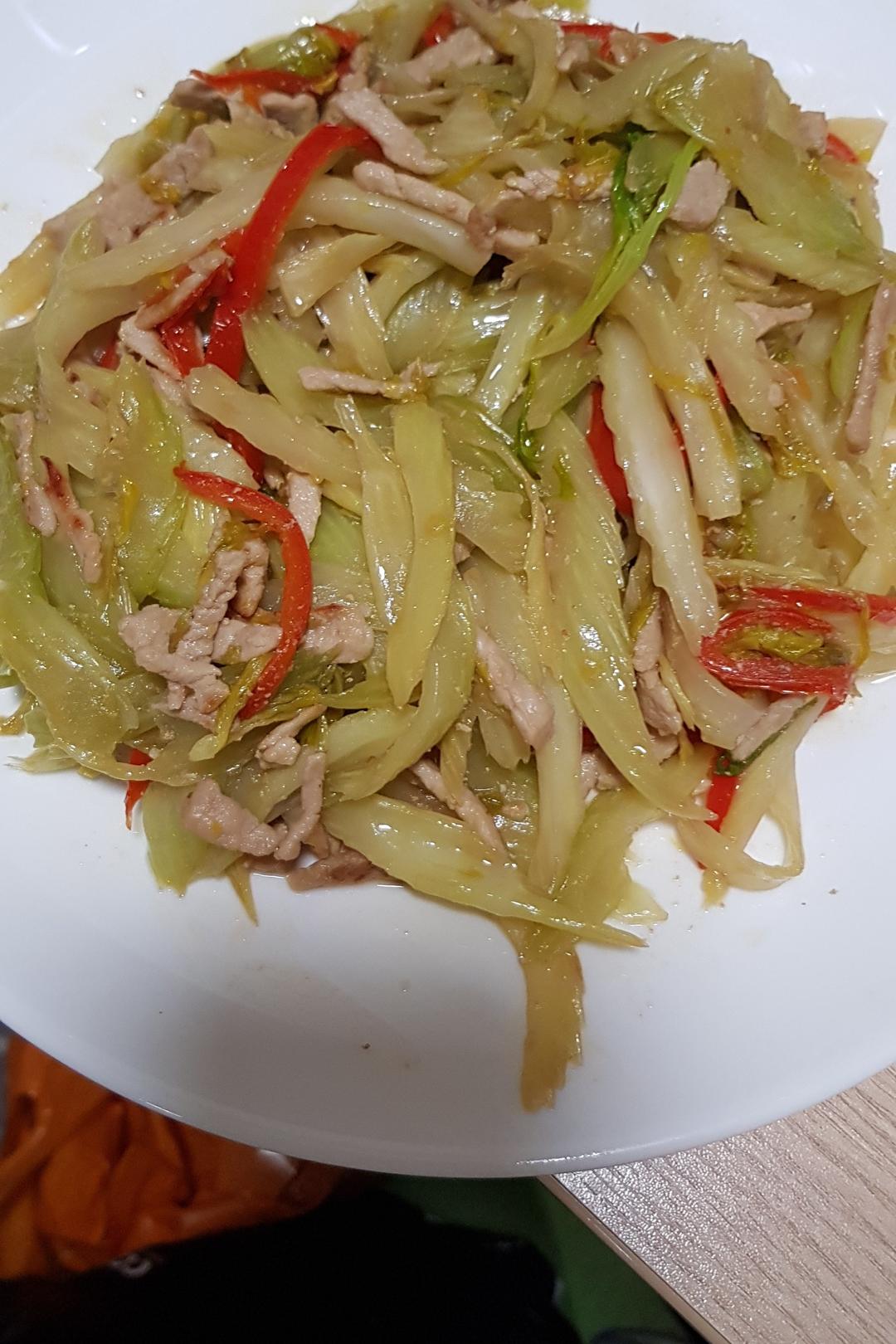 芹菜炒肉