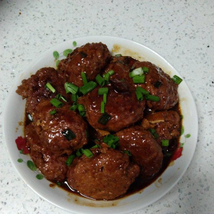 简单的红烧狮子头～拌饭太香了