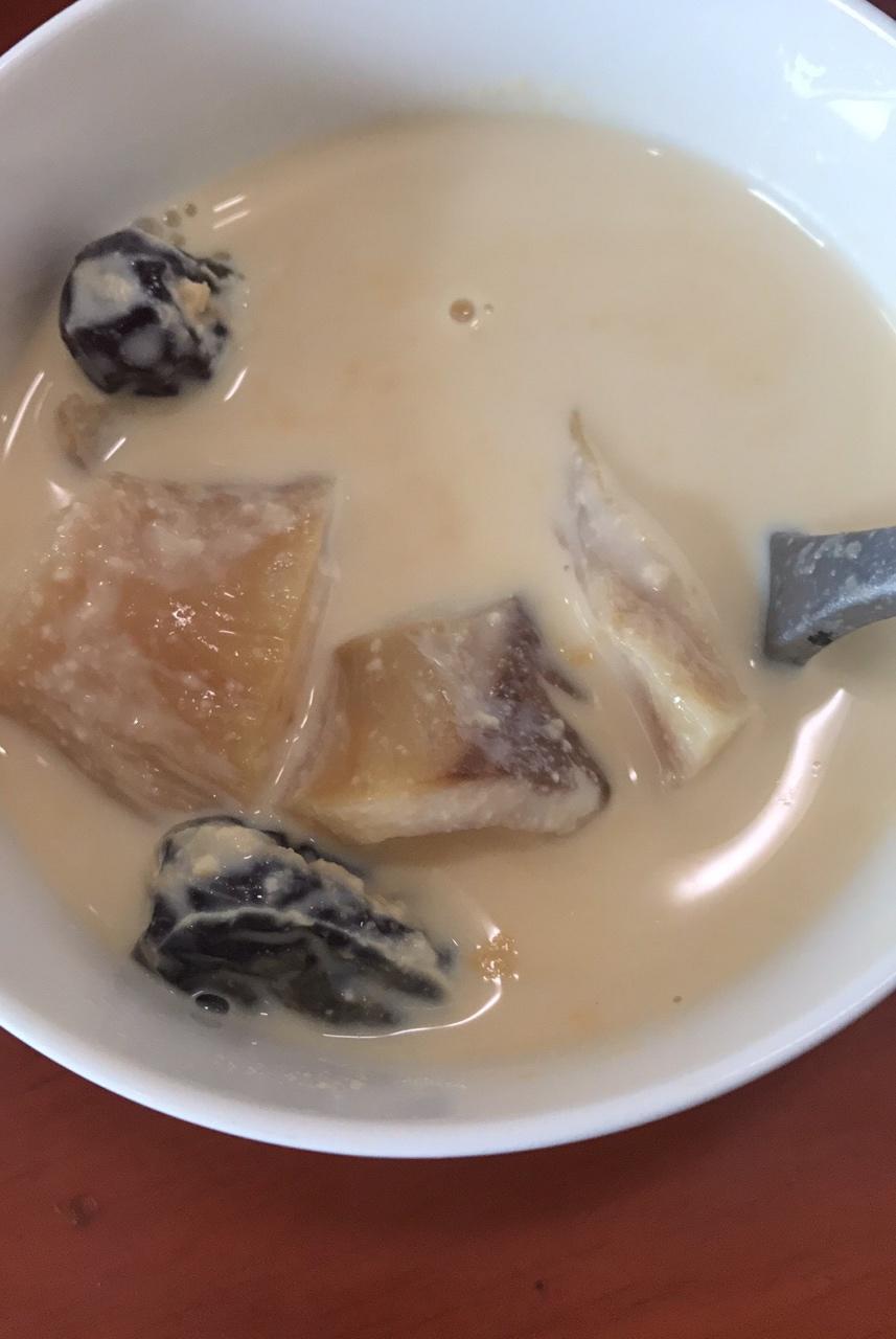 花胶炖牛奶汤