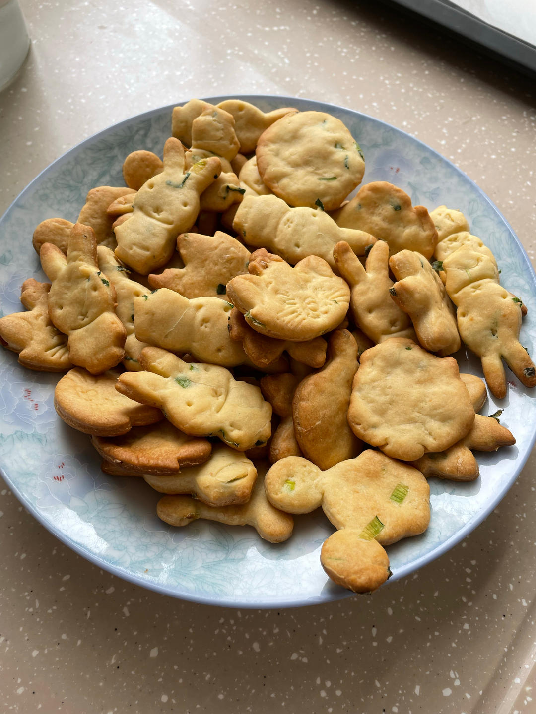 香葱苏打饼干   葱香味浓   酥松无比   无糖低油   养胃减肥  附细节视频