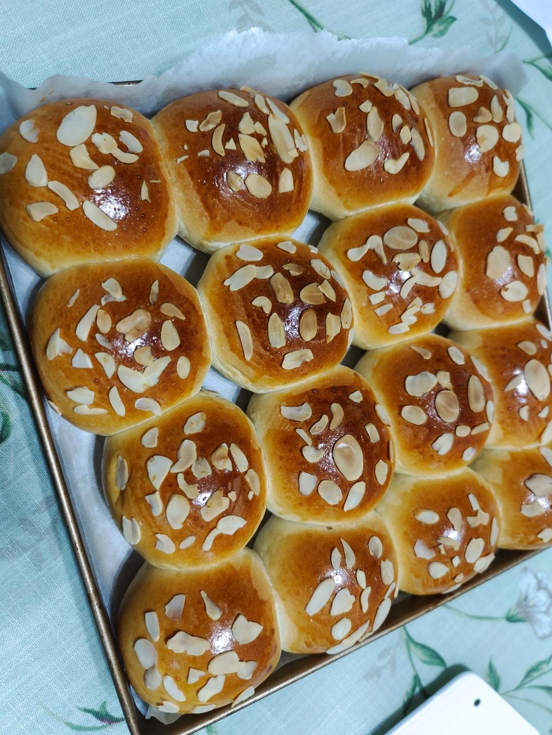 鲜奶油小餐包（一次发酵）