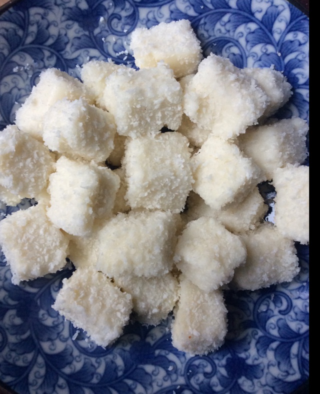 完胜85度C牛奶椰丝小方