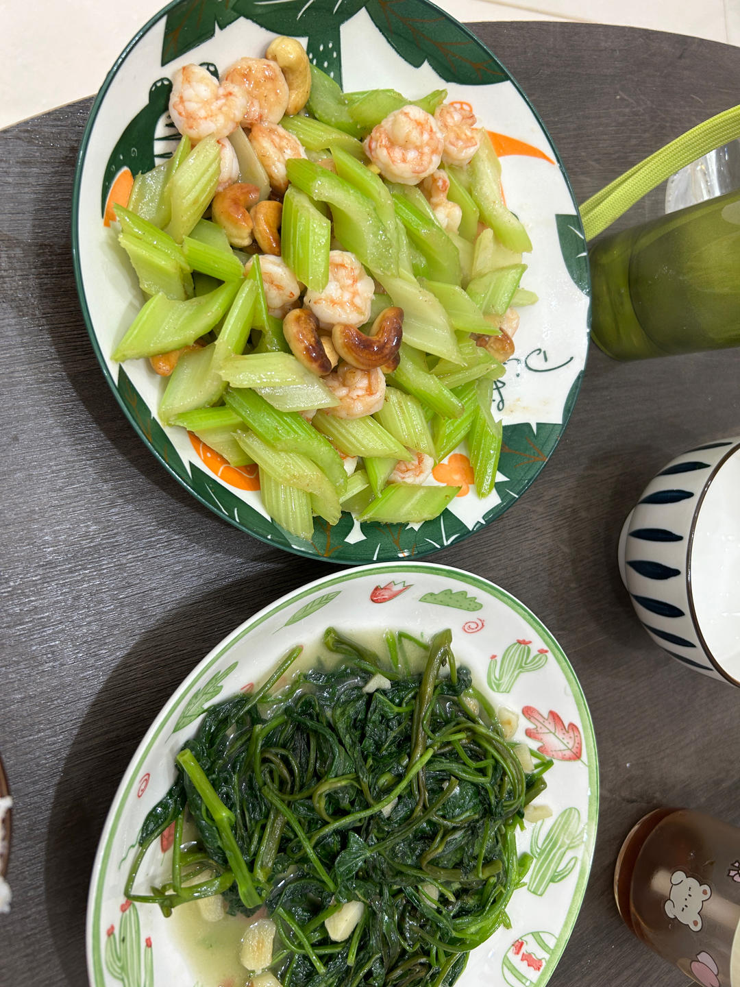 10分钟出锅的【西芹腰果炒虾仁】，清甜脆爽好吃不胖