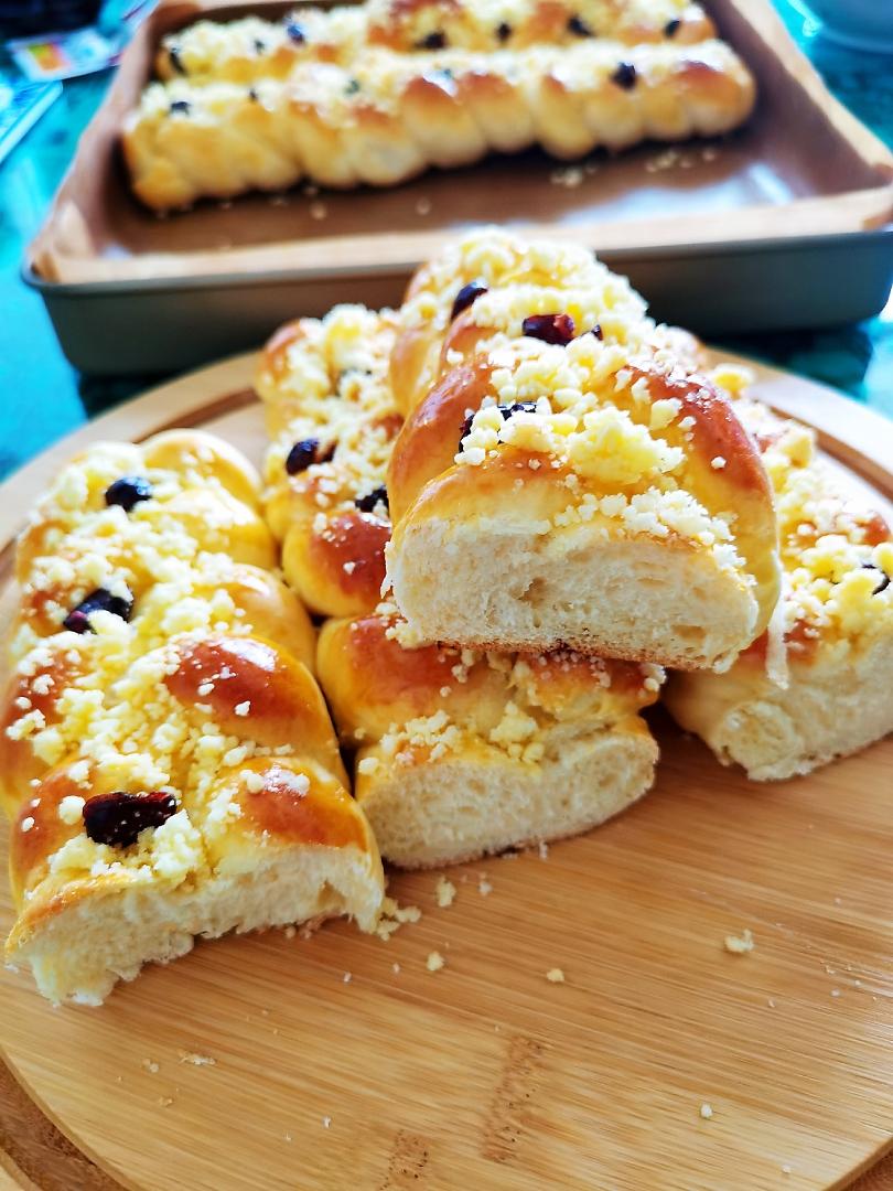 蔓越莓奶酥粒面包的做法