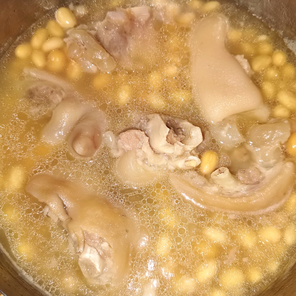 黄豆猪蹄汤（电饭锅版）
