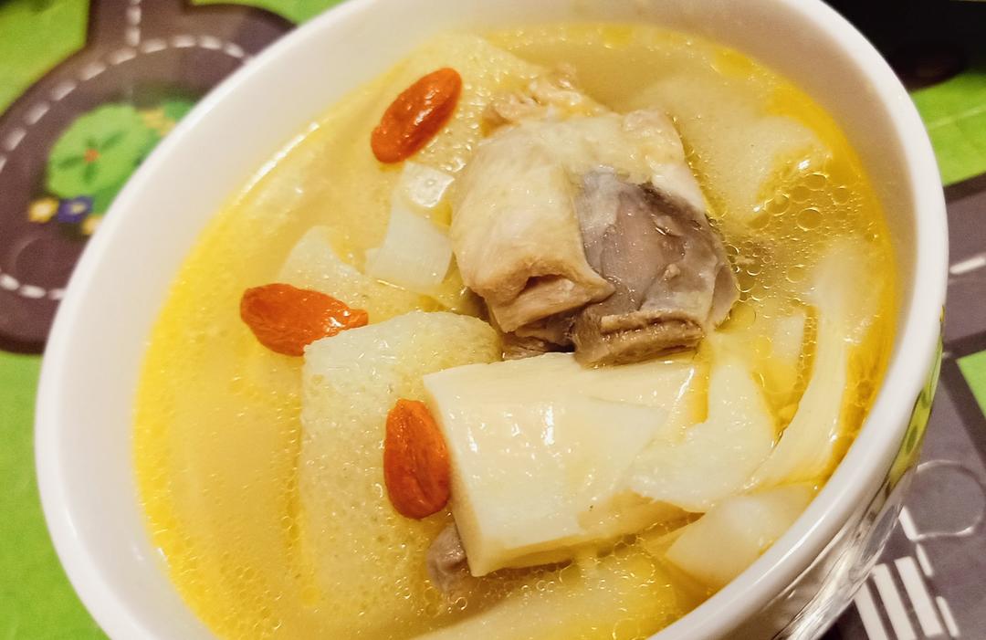 冬笋竹荪鸡汤的做法
