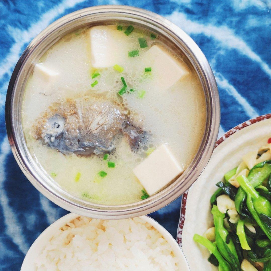 奶白鲫鱼豆腐汤|一条鱼最后的温柔