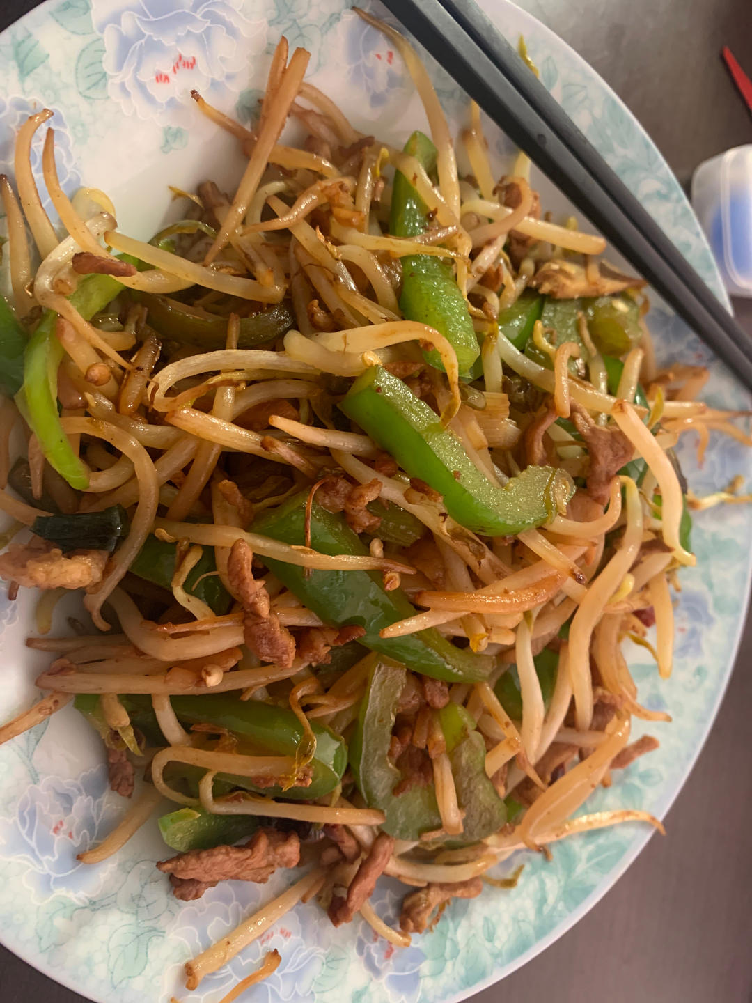 绿豆芽炒肉