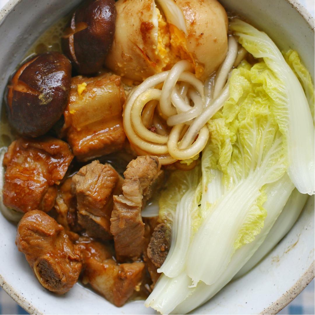 【麻辣排骨米粉】
