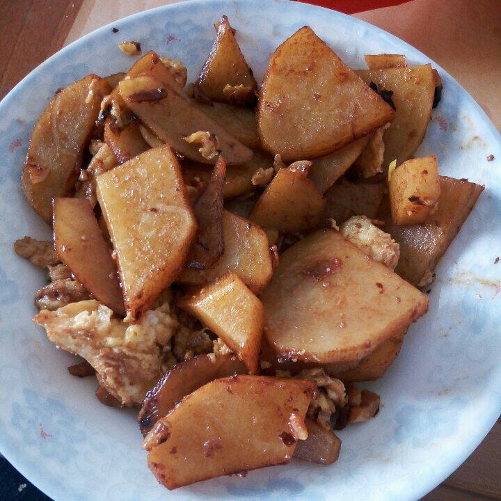 土豆片炒鸡蛋！