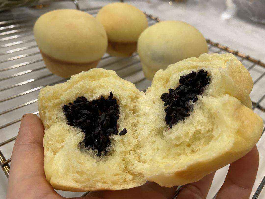 软软萌萌的紫米小面包