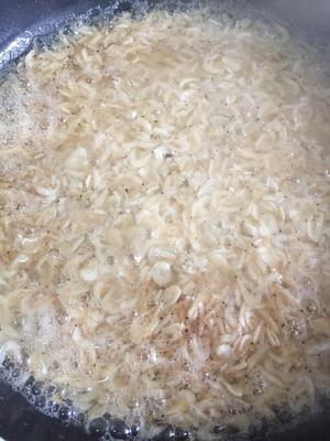 西胡虾米猪油渣包子的做法 步骤9