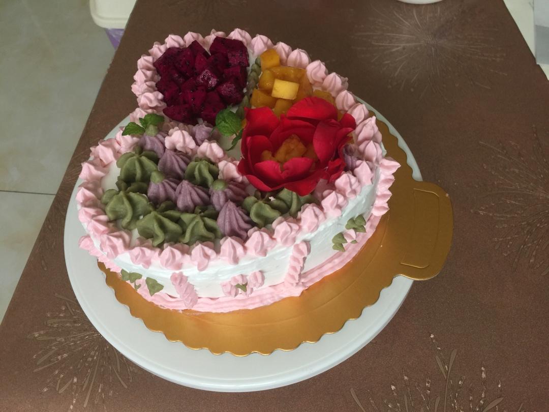 心形裱花奶油蛋糕