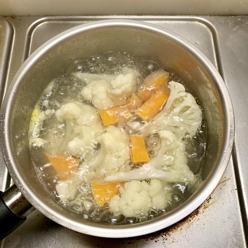 秋天的味道 南瓜花菜浓汤 简单方便无油烟 减脂代餐 可咸可甜 的做法步骤图 阿达达大天使 下厨房