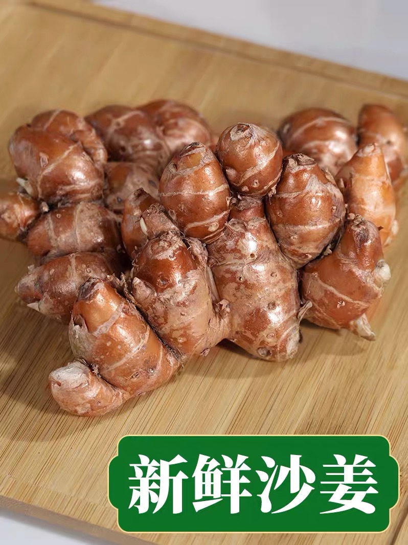 广东湛江特色美食——隔水蒸鸡 原汁原味 鸡滑肉嫩的做法 步骤1