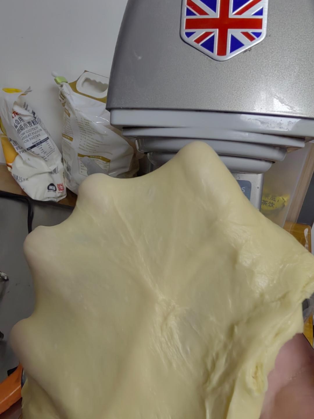 好吃到炸裂的港式菠萝包（附带制作酥皮的小视频）