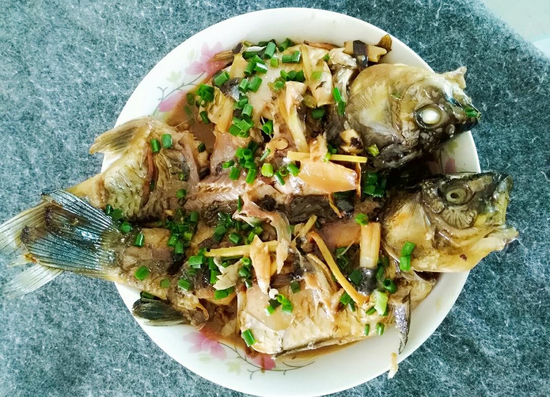 红烧鲫鱼
