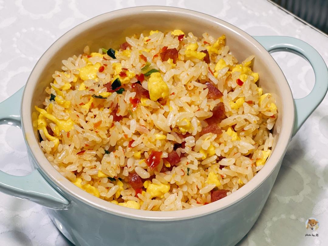 剁椒香肠蛋炒饭的做法