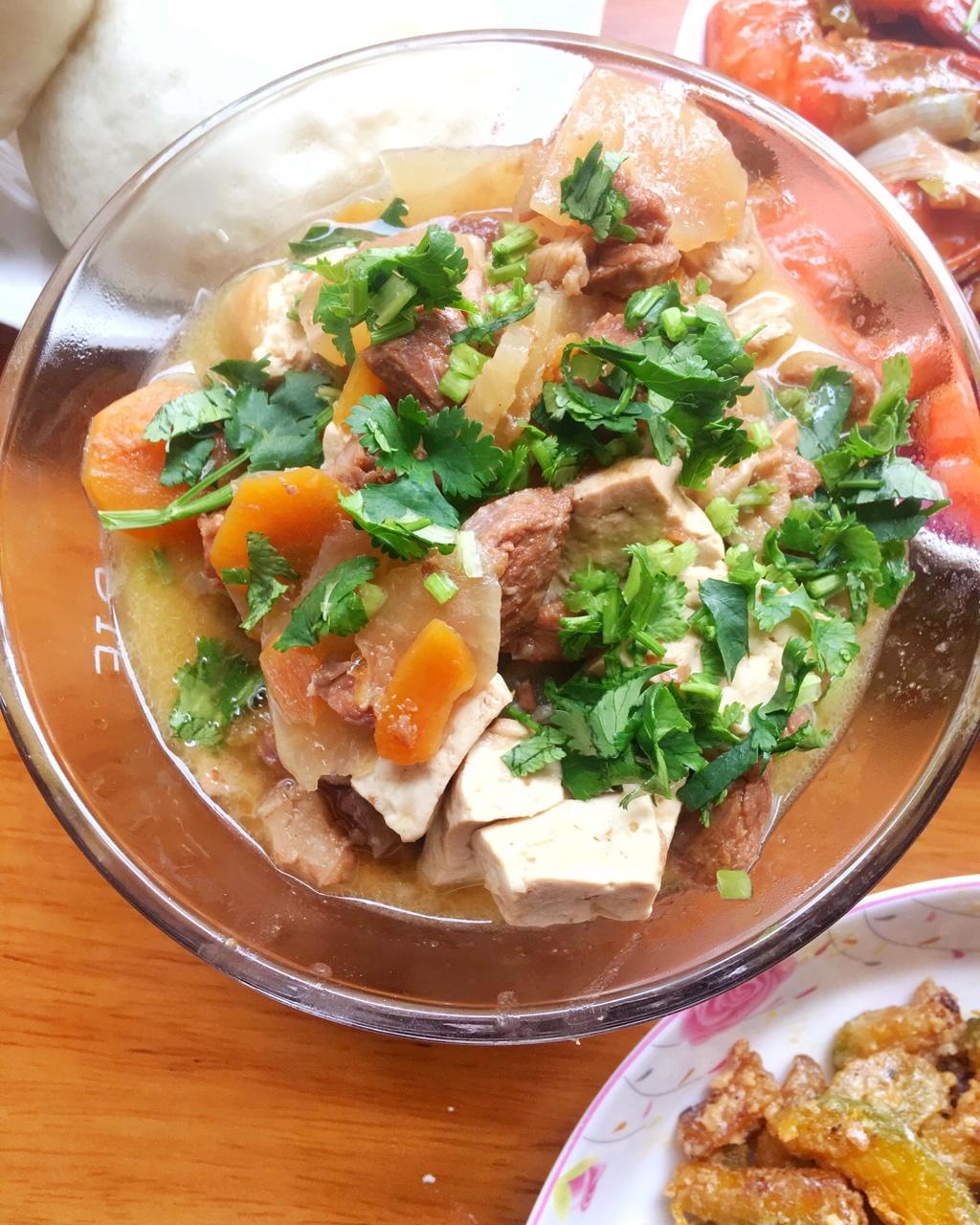 暖身广式羊肉煲