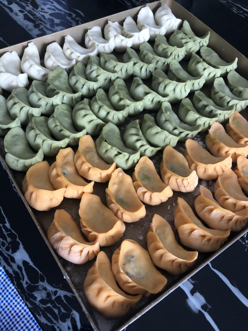 圆白菜虾仁木耳鸡蛋水饺