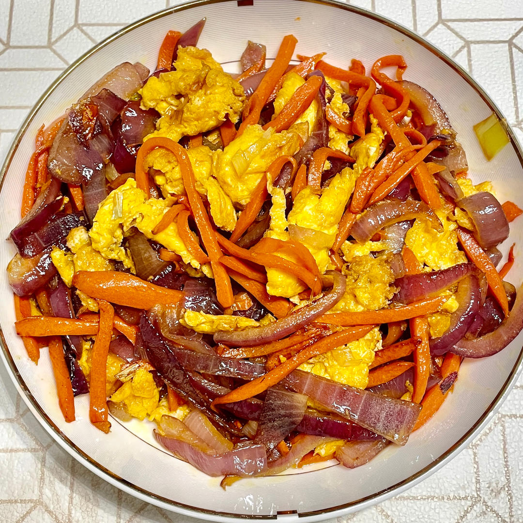 胡萝卜洋葱炒鸡蛋