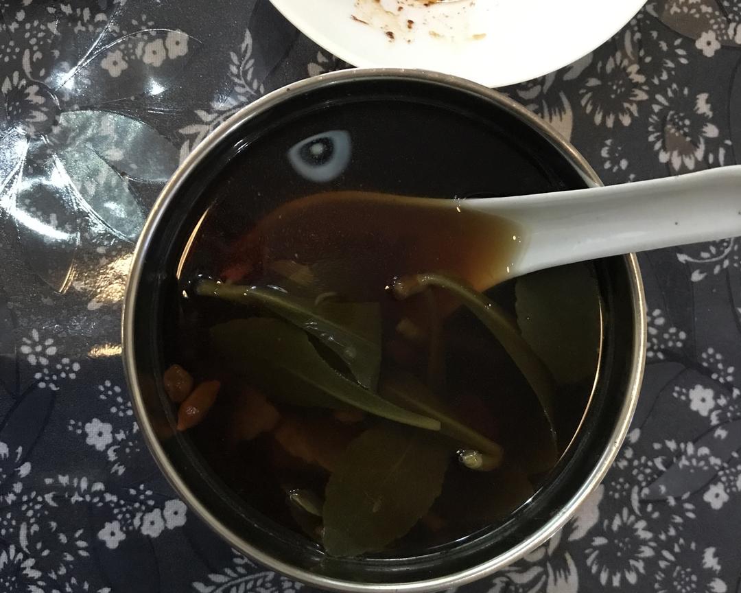 补钙养心安神的赤脚医生推荐汤品——养心草（中药名景天三七）燉猪心