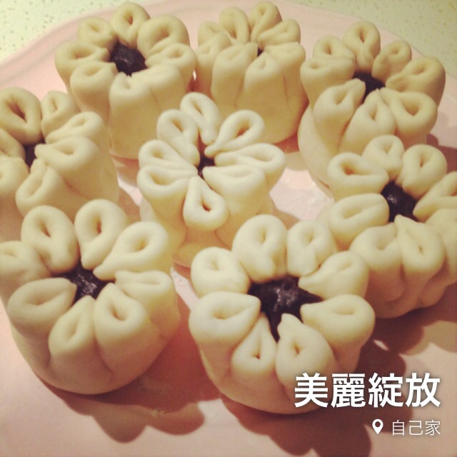 如花般绽放的豆沙包