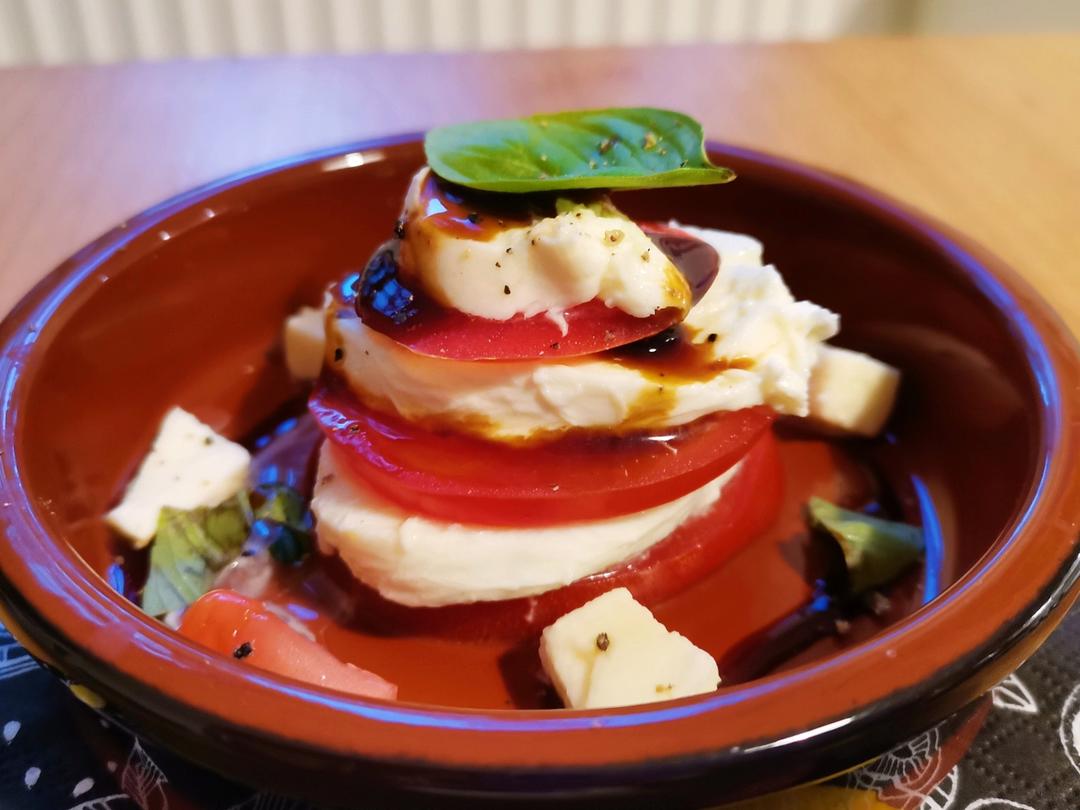 和女儿们一起烧菜