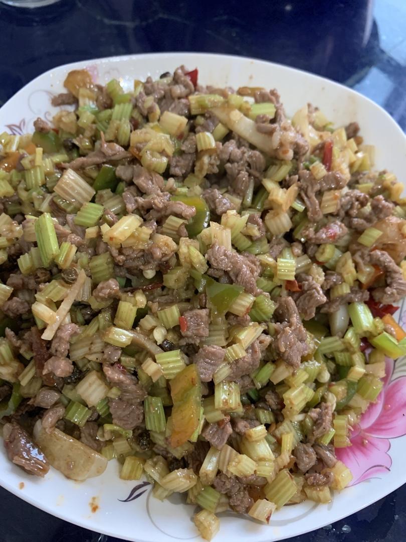 距离wing-1做的芹菜末炒牛肉