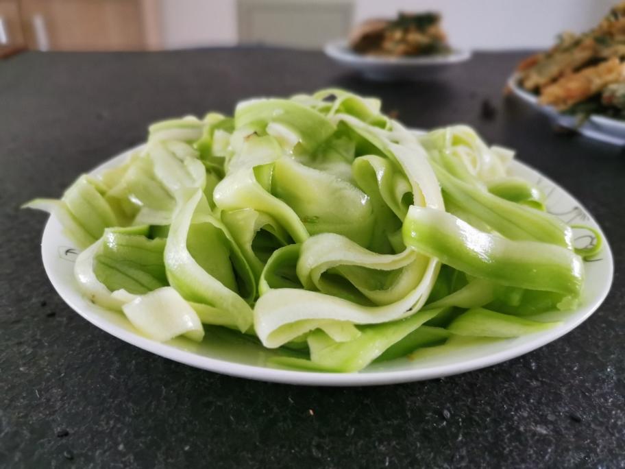 简单美味的凉拌西葫芦
