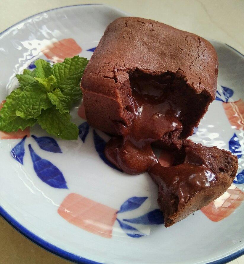 给妹子群的巧克力熔岩蛋糕