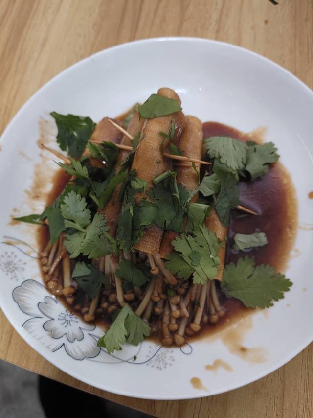 金针菇豆皮卷