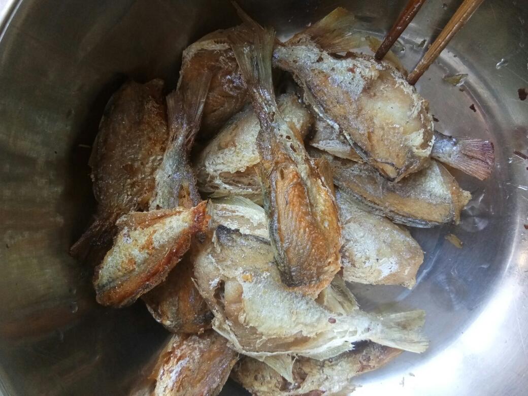 油淋茶鱼的做法 步骤2