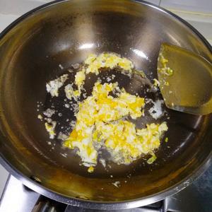 最简单的蛋炒饭的做法 步骤4