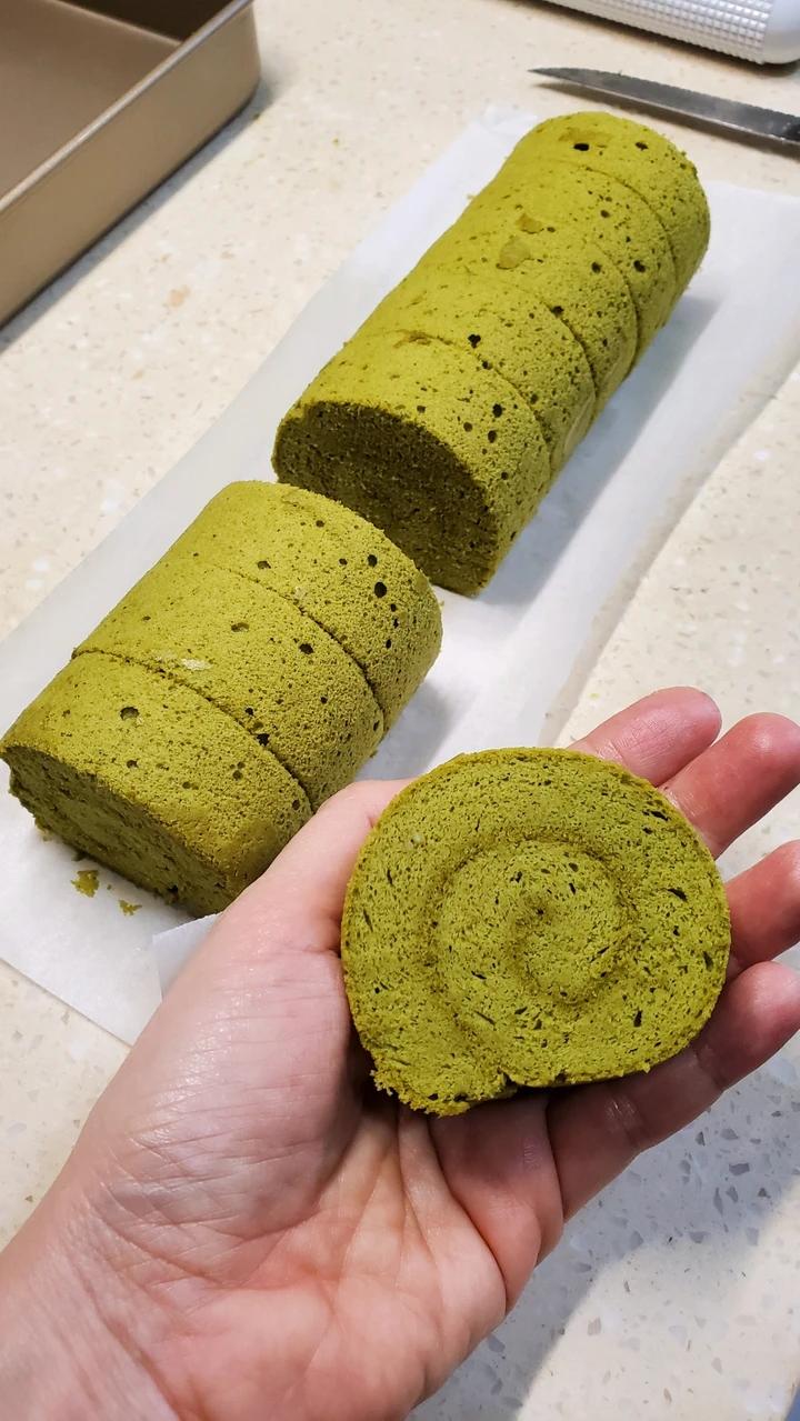 蛋糕卷这样做‼️不掉皮不开裂（小视频食谱）