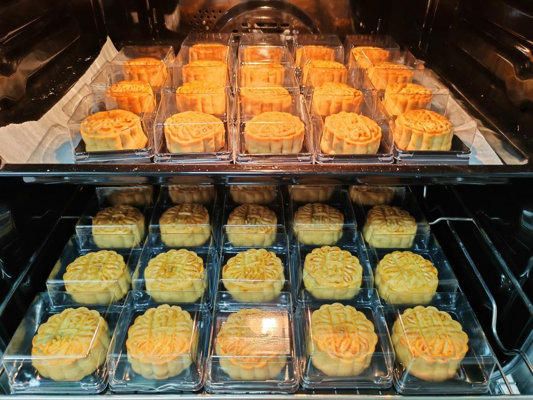 广式月饼—蛋黄莲蓉月饼