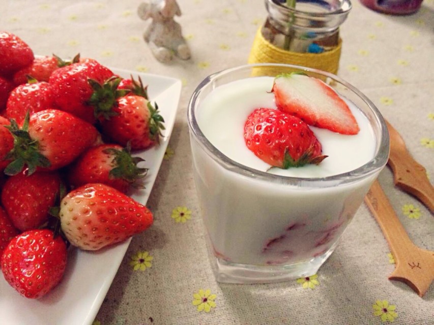 草莓酸奶
