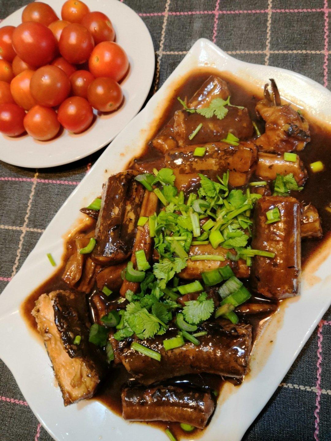 红烧河鳗鱼(小孩子爱吃，大补) 补虚养血 - 祛湿 - 保健 - 保护肝脏 - 恢复精力 - 预防心血管疾病