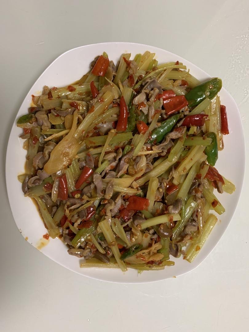 芹菜泡椒炒鸡杂