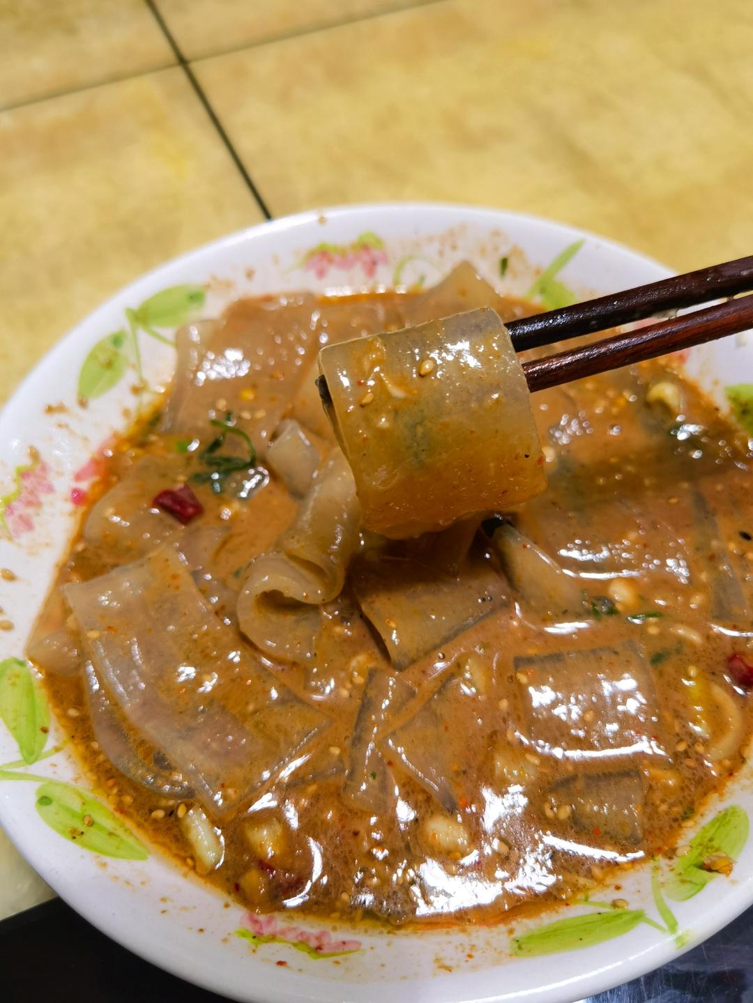 秒杀小夜市的麻酱流汁宽粉