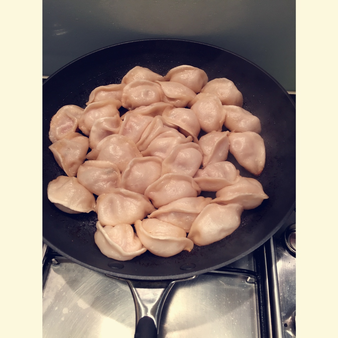 速冻水饺吃腻了吗~变锅贴吧(๑´ڡ`๑)