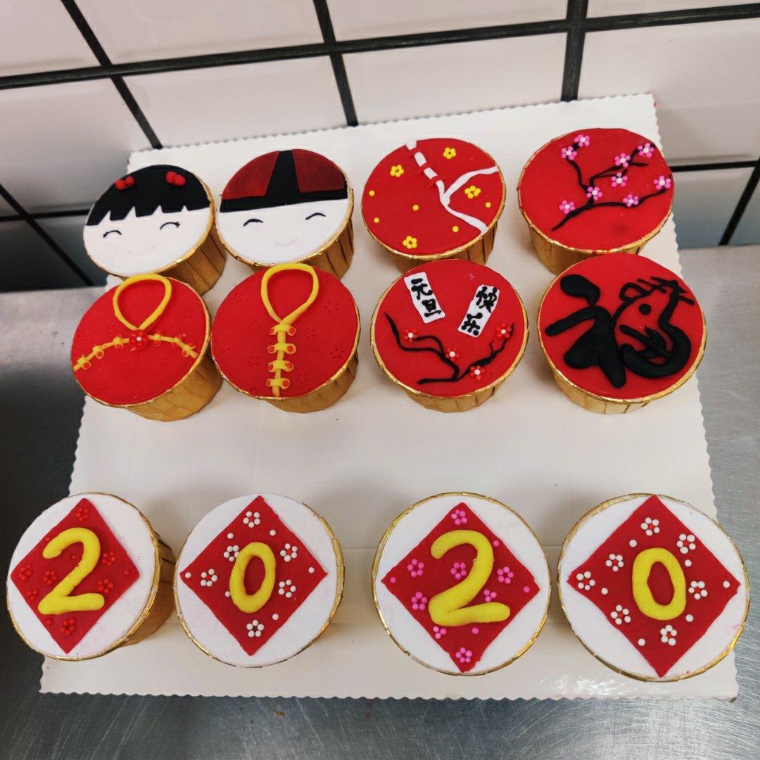 新年中国风杯子蛋糕